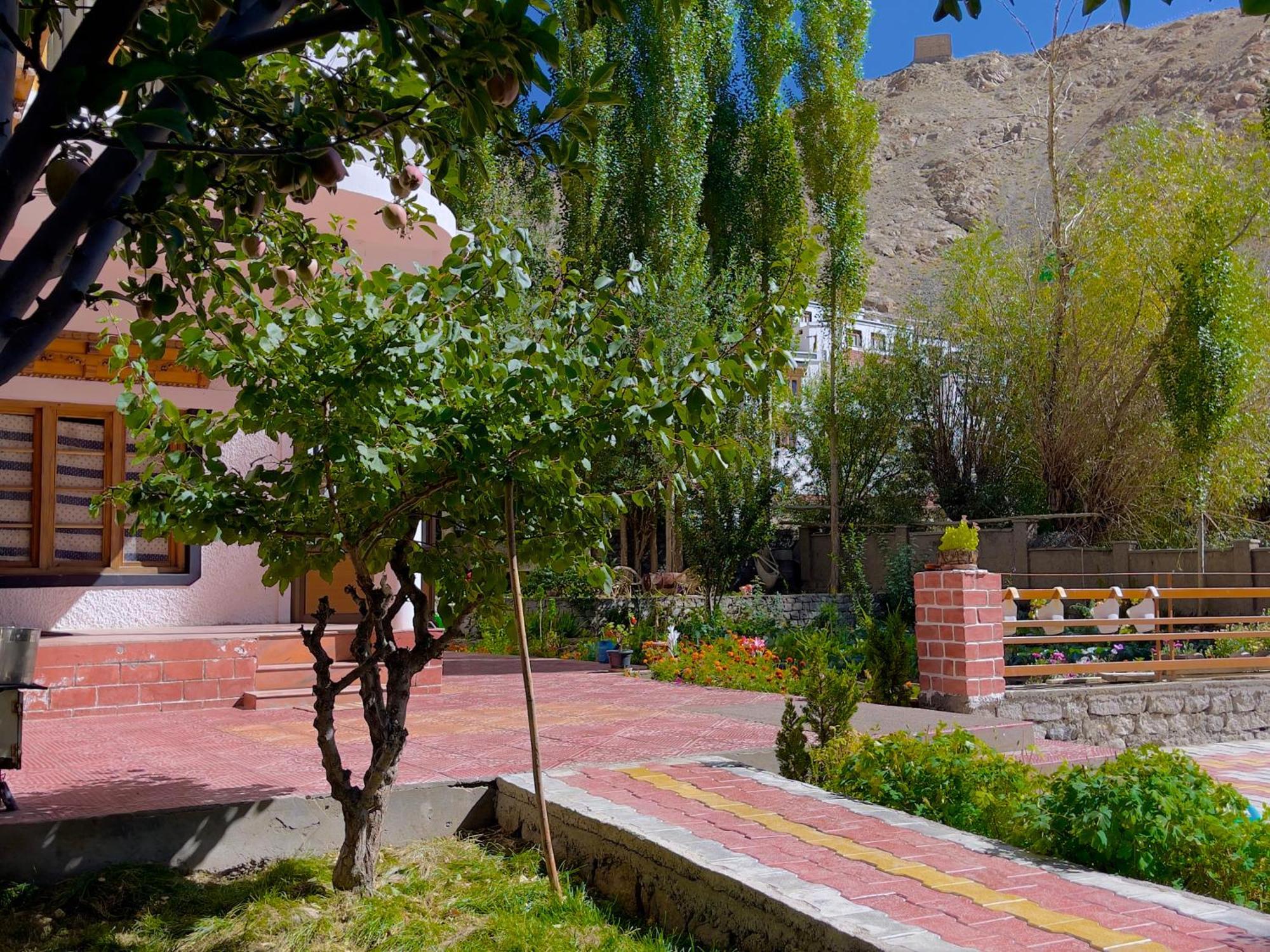 فندق Rock Castle Residency ليه المظهر الخارجي الصورة